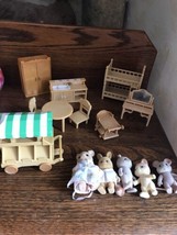 Calico Critters Epoch Dollhouse family figures furniture lot Rabbit Kitchen Bed - £21.76 GBP