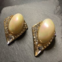 Vintage Triangular Gold Tone Imitation Pearl Clip On Earrings Rhinestone Accents - £6.43 GBP