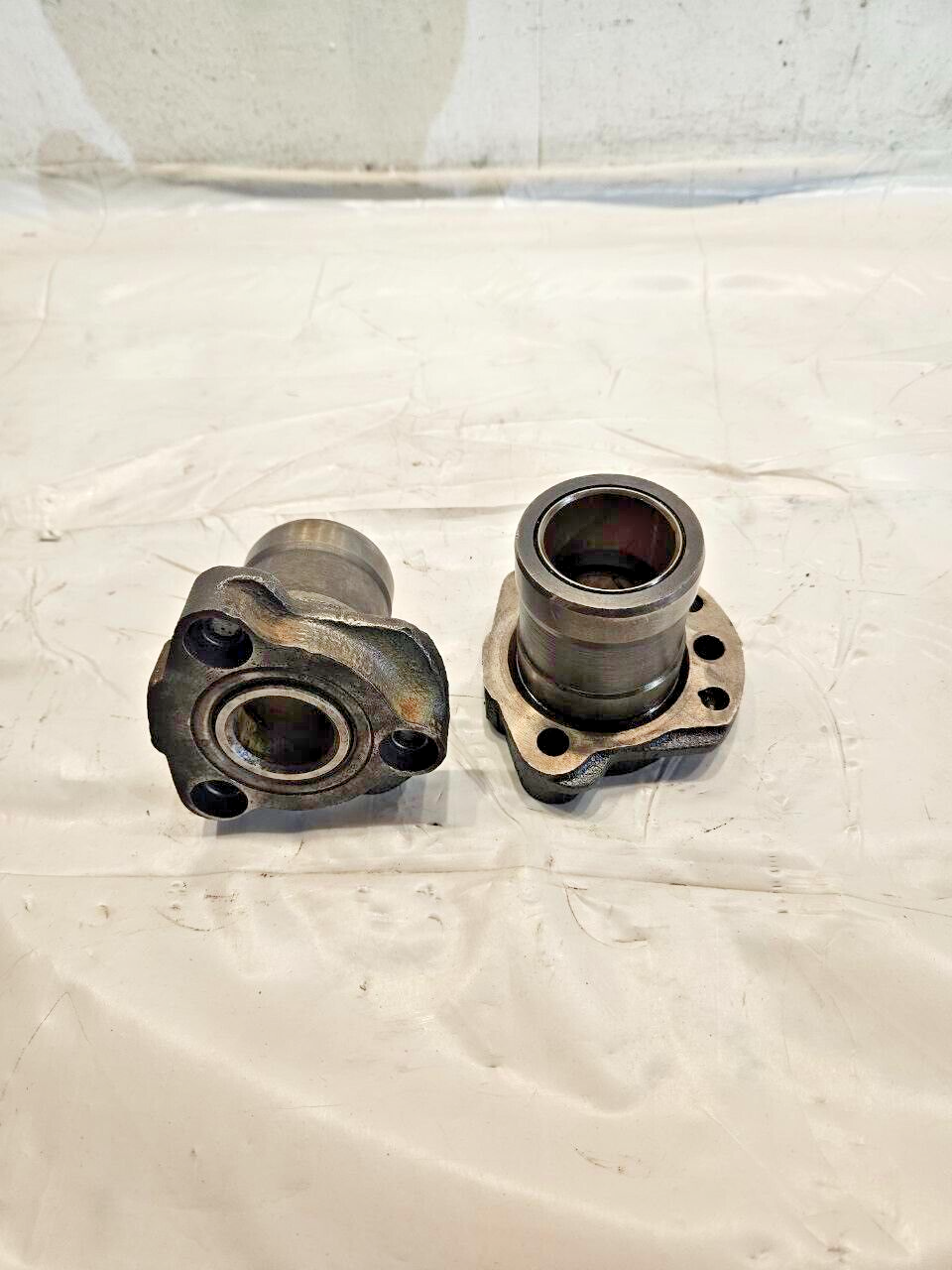 Set of 2 Detroit Diesel 8V92 Engine Hubs 5112986 OEM - $74.45