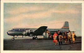 UNITED AIR LINES POSTCARD-PASSENGERS EXIT UNITED&#39;S GIANT DC-6 MAINLINER-... - £3.49 GBP