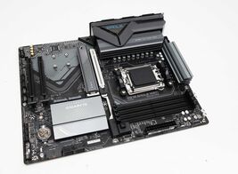 GIGABYTE X870 Eagle WIFI7 DDR5 AMD AM5 LGA 1718 ATX Motherboard  image 2
