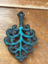 Vintage Small Cast Iron Christmas Tree w Green &amp; Red Paint Metal Trivet ... - $12.19