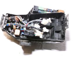 09-10 NISSAN MURANO/ VIN A  4TH DIGIT /  ENGINE BAY /FUSE/RELAY/BOX image 2