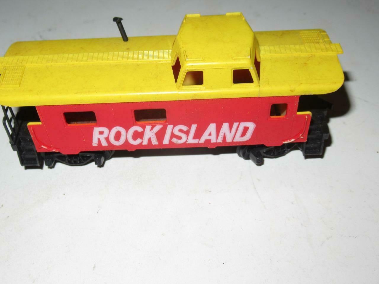 HO TRAINS - OLDER TYCO ROCK ISLAND CABOOSE- LATCH COUPLER- FAIR - W80 - $1.76
