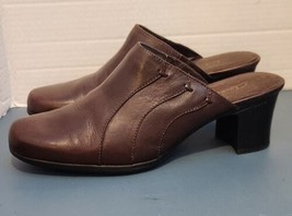 Clarks Women&#39;s Brown Leather Slide On Mules Clogs Size 10M 88892 Pre Owned - £19.62 GBP