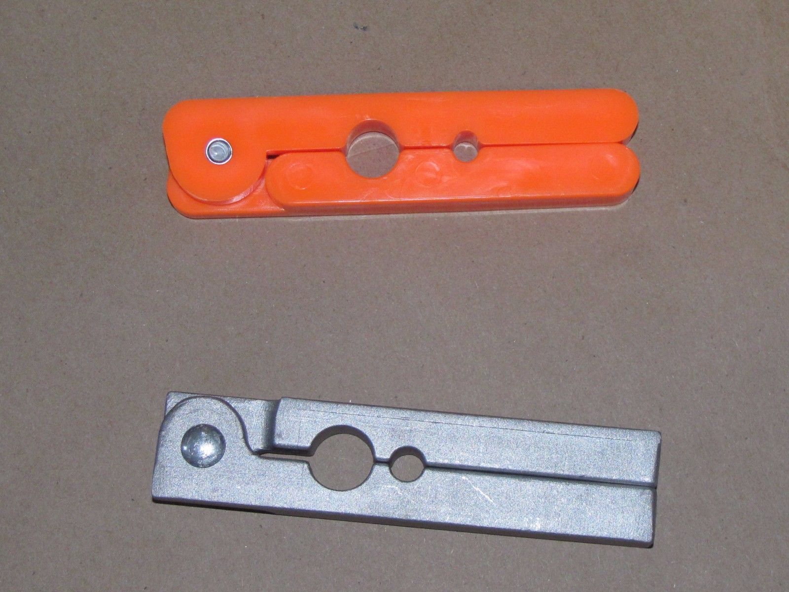 Tail Strippers,Choice Plastic or Aluminum Fur Handling tools fox,coyote,sale new - $6.37 - $14.47