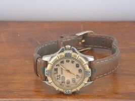 Pre-Owned Women’s Vintage Guess Analog Sports Watch (For Parts) - $156.20 MXN