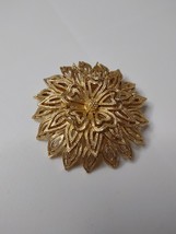 Gold Tone Cute Lisner Flower Brooch - £31.85 GBP