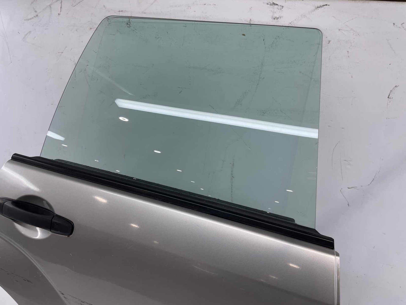 2006-2008 Subaru Forester RH Passenger Rear Driver door Assembly Scuffs Dent OEM Item image 5