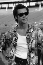 Jim Carrey in Ace Ventura: Pet Detective Portrait Classic 24x18 Poster - £18.80 GBP