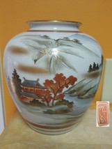 Hand Painted Kutani Vase 7&quot; White Gold mountain stream house mark Antiqu... - $827.96 MXN