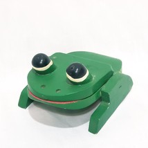 Vintage Wooden Frog Sitting with Big Eyes Green 4&quot; Handmade - £14.28 GBP