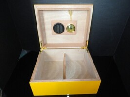 Cigar Wood Humidor Measures 10.25" L x 8.75" W x 4.25" 25 Ct NIB image 3