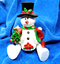 Vintage Articulated Ceramic Sitting Snow Man With Hat 6&quot; Christmas Holiday Decor - £7.51 GBP