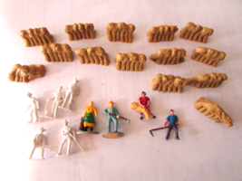 HO Scale Figures Wheat Bales Farm Workers Asst.  H3 - £4.45 GBP