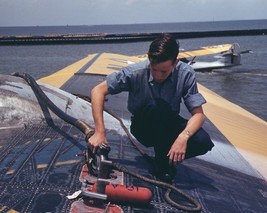 Sailor fuels seaplane at Naval Air Station Corpus Christi WWII Photo Print - £7.15 GBP+
