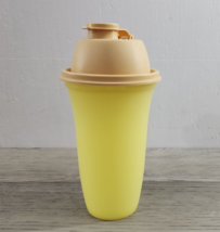 Vtg Tupperware Yellow Quick Shake Container 844 w/ Almond Lid 845 - No Insert - £7.78 GBP