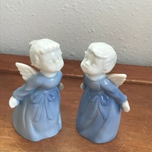 Vintage Pair of Enesco Blue &amp; White Made in Japan Porcelain Kissing Boy and Girl - £8.94 GBP