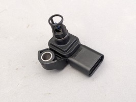 OEM 2016-2023 Chevrolet Buick GMC Intake Air Pressure &amp; Temperature Sensor - $21.78
