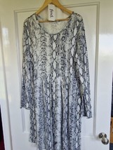Ladies Find 4XL Snake White Dress - £2.98 GBP