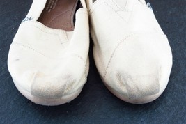 Toms Women Sz 8.5 M Yellow Flat Fabric Shoes - $19.75