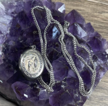 Vintage Religious Silver Tone Rosary Pill Snuff Box Necklace Catholic KG JD - $150.34 MXN