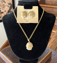 Vintage Sarah Coventry Hidden Pearl Pendant Gold Tone Necklace Clip Earr... - £62.91 GBP