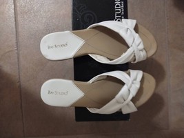 Bay Studio Woman white slip-on sandal sz 7m NEW - £11.56 GBP