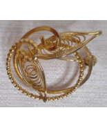 Mid Century Gold Filigree Leaves Collectible Jewelry Oval Twisted Rim Br... - £10.42 GBP