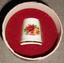 Royal Albert OLD COUNTRY ROSES PATTERN Bone China THIMBLE Made in England - $19.79