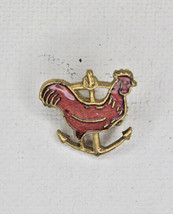 Vintage Metal And Enamel Rhode Island Red Rooster Lapel Pin Costume Jewelry - £7.95 GBP
