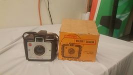 Vintage VTG Kodak Brownie Holiday 127 film Camera (1953-1962) Original B... - $41.39