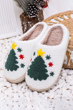 White Fuzzy Christmas Tree Pattern Home Slippers - $173.59 MXN