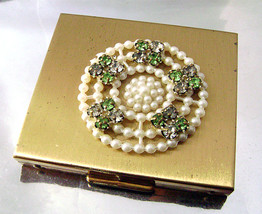 Vintage Compact  Rhinestone and Pearl Flower Gold Tone Unused Bridesmaid&#39;s Gift  - £24.70 GBP