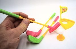HAMMOND TOYS Mini Plastic Golf Set with 3 Clubs, 3 Balls and Hole Toy (6 inch Lo - £5.60 GBP