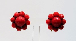 Vintage Red Plastic Cluster Bead Beaded Flower Clip-On Fashion Earrings - $12.00