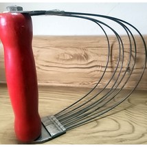 Vintage Androck Red Wooden Handled Pastry Cutter Farmhouse Kitchen Utensil - $214.90 MXN