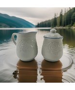 Tabletops Unlimited Victorian White Rose Blue Rim Sugar &amp; Creamer Set - $221.19 MXN
