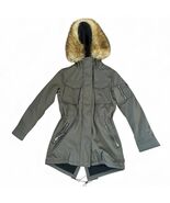 S13 New York Olive Green Winter Coat w/ Faux Fur Hood Sz S - $801.75 MXN