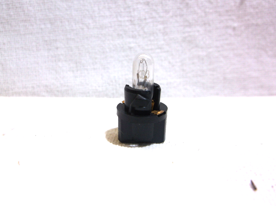 01-02-03 HYUNDAI ELANTRA    SPEEDOMETER LIGHT BULB/ OEM - $4.20