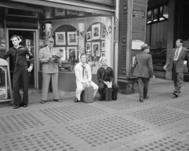 US Sailors wait for D-Day war news in Times Square New York WWII Photo P... - £6.91 GBP+