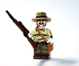  Explorer Big Game Hunter Minifigure Gift - £7.09 GBP