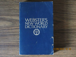 Webster&#39;s New World Dictionary by David Guralnik Softcover 1977 Compact ... - £3.37 GBP