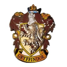 Universal Studios Wizarding World of Harry Potter Gryffindor Crest Trading Pin - £10.12 GBP