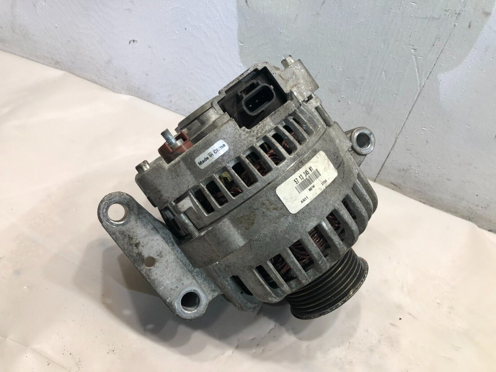 2000-2003 Ford F350 Pickup 7.3L Diesel Engine Alternator 392563 OEM - $116.53