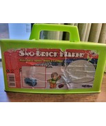 Vintage Poof-Slinky Green Sno-Brick Maker - Great for Forts, Igloos, Wal... - $27.14 CAD
