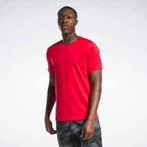 Reebok Tech Tee Shirt Vector Red Size Large Moisture Wicking Mens Crewneck - $18.61