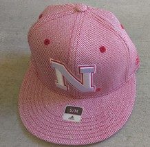  Adidas Ncaa Nebraska Comhuskers Football Hat Cap Flat Brim Sz S/M - £18.80 GBP