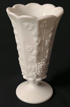 Vintage Westmoreland Paneled Grape Milk Glass Flower Vase - £19.60 GBP