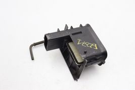 00-05 TOYOTA CELICA AIR CLEANER BOX BUTTERFLY VALVE VENT E2371 image 3